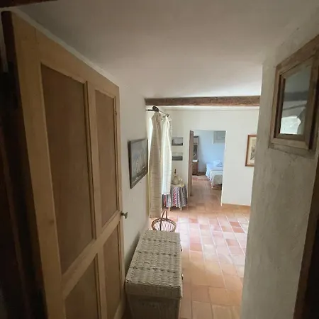 Maison Typique De Village *