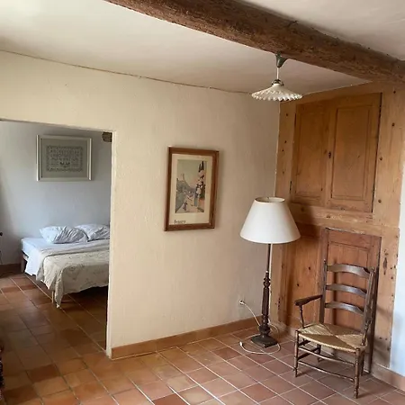 Maison Typique De Village
