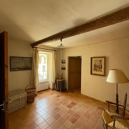 Maison Typique De Village