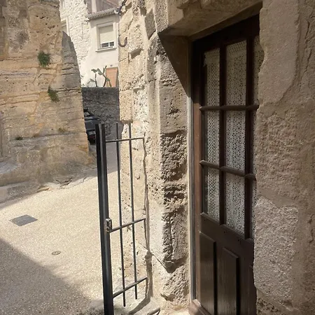 Maison Typique De Village Théziers